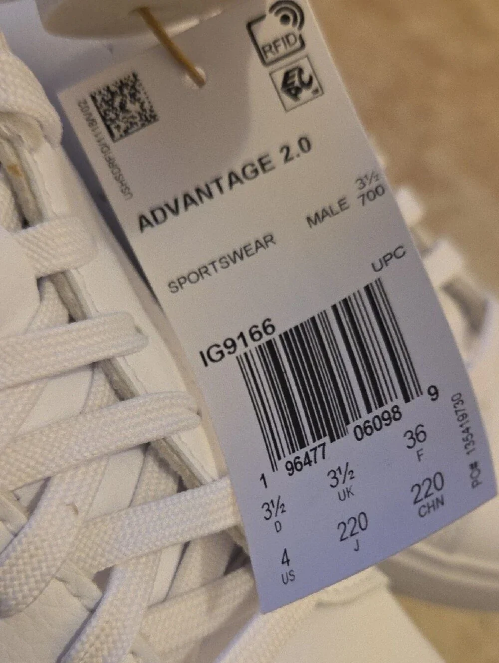 NWT. adidas White Advantage 2.0 Low-Top Sneakers with Subtle Green Heel
